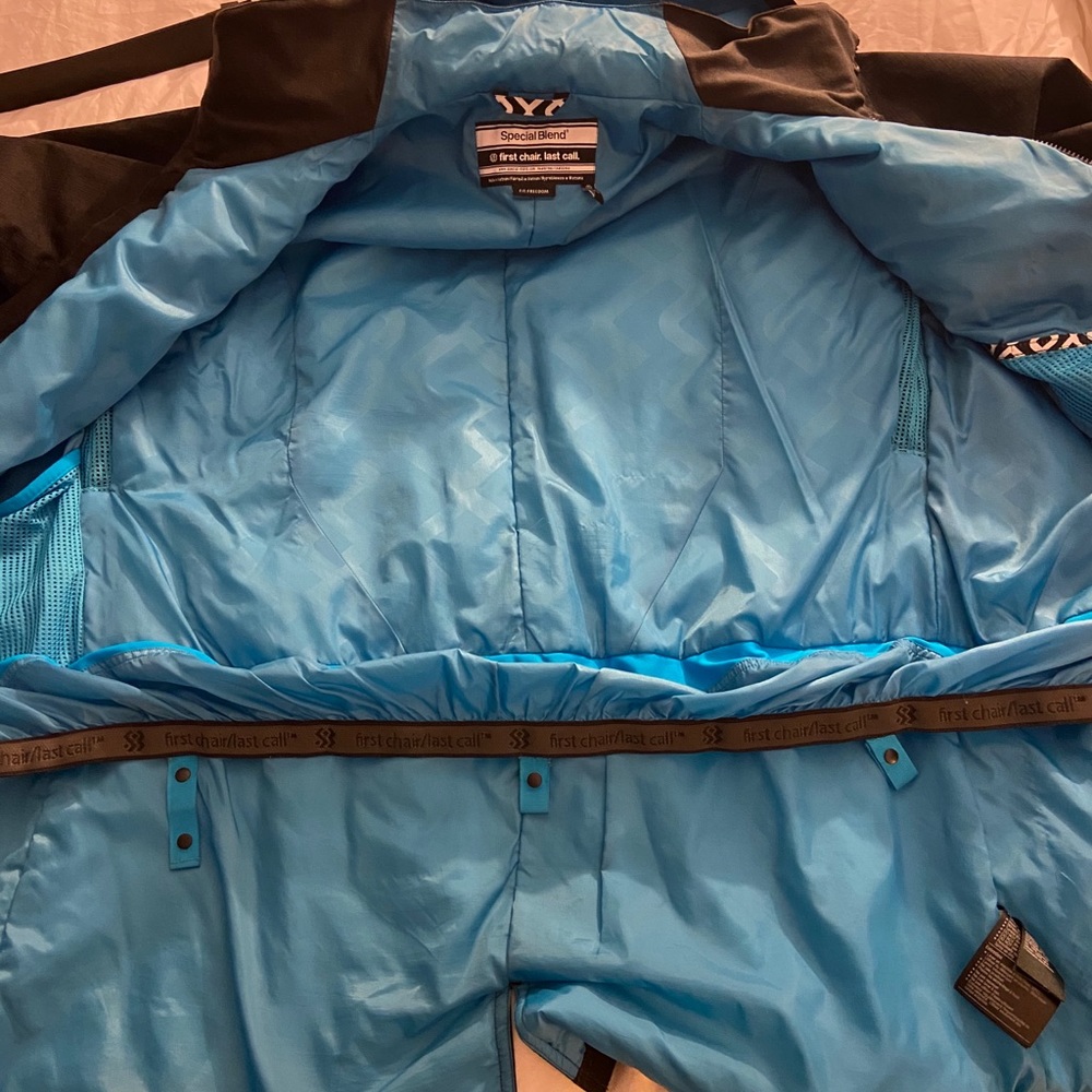 Ski Jacket - Picture 3 of 5